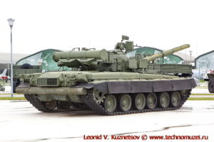 Танк Т-80Б Объект 219Р в парке Патриот