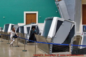 Интерактивные тренажеры-кабинки в павильоне Космос на ВДНХ