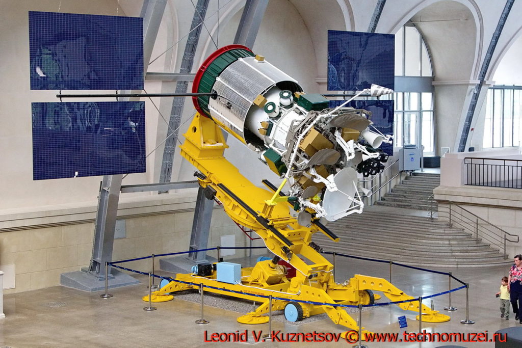 Макет орбитальной станции МКС в павильоне Космос на ВДНХ