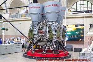Двигатель РД-170 ракеты Энергия в павильоне Космос на ВДНХ