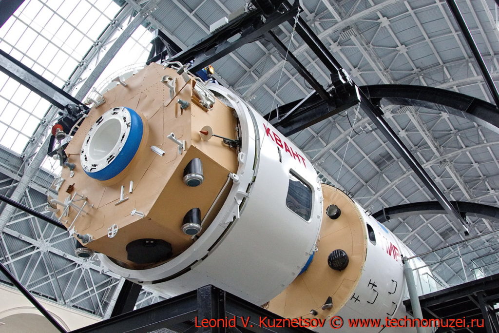 Модуль Квант-1 орбитальной станции Мир в павильоне Космос на ВДНХ