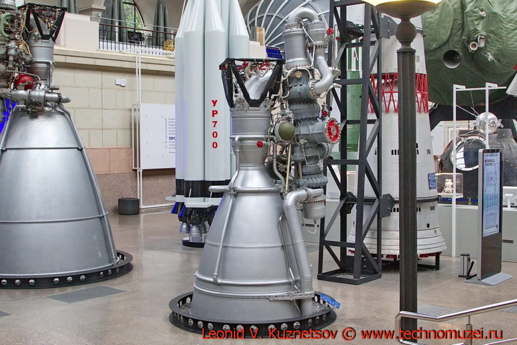 Ракетный двигатель НК-33 в павильоне Космос на ВДНХ
