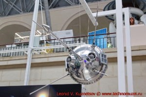 Автоматическая станция Луна-1 в павильоне Космос на ВДНХ