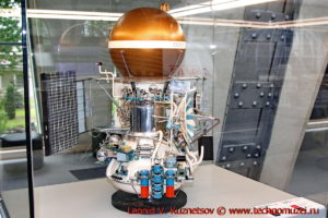 Масштабная модель станции Венера-9 в павильоне Космос на ВДНХ