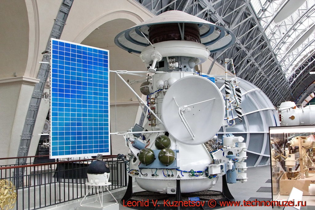 Макет станции Марс-5 в павильоне Космос на ВДНХ