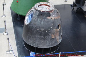Спускаемый аппарат космического корабля Союз-ТМ в павильоне Космос на ВДНХ