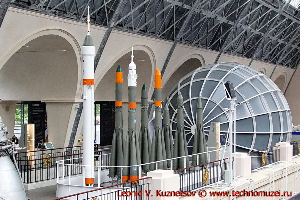 Ракеты-носители Спутник, Луна, Восток, Молния, Восход, Союз-ФГ и Союз-5 семейства Р-7 в павильоне Космос на ВДНХ
