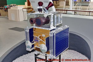 Макет спутника Канопус-В для мониторинга чрезвычайных ситуаций в павильоне Космос на ВДНХ