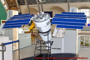 Макет спутника Ресурс-П для дистанционного зондирования Земли в павильоне Космос на ВДНХ