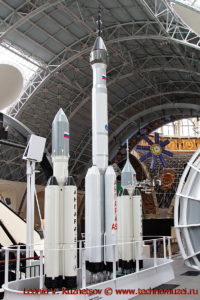 Ракеты-носители Ангара-5 в павильоне Космос на ВДНХ