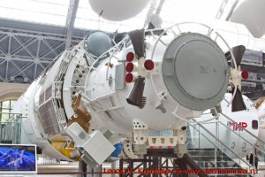 Модуль Квант-2 орбитальной станции Мир в павильоне Космос на ВДНХ