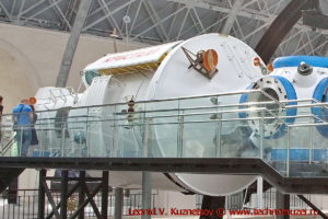 Модуль Кристалл орбитальной станции Мир в павильоне Космос на ВДНХ