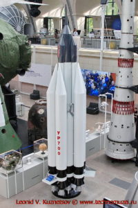 Макет ракеты-носителя УР-700 в павильоне Космос на ВДНХ