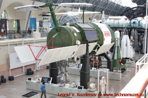 Макет орбитальной станции космической разведки Алмаз-1 в павильоне Космос на ВДНХ
