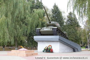 Памятник освободителям Болхова танк Т-34