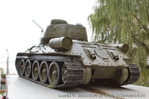 Памятник освободителям Болхова танк Т-34