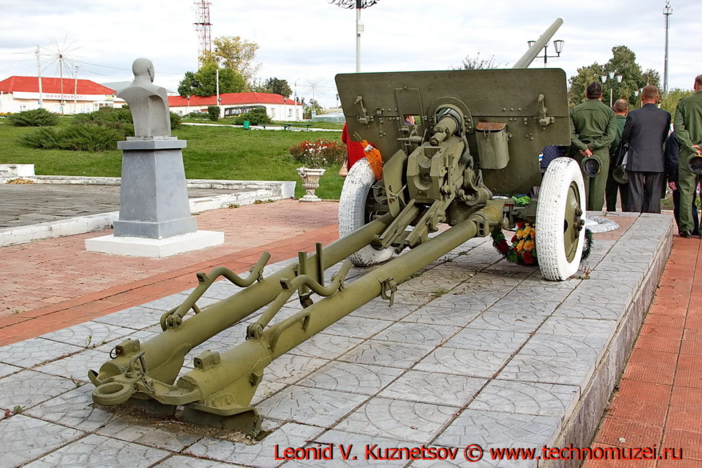 Памятник пушка ЗиС-2 в Малоархангельске