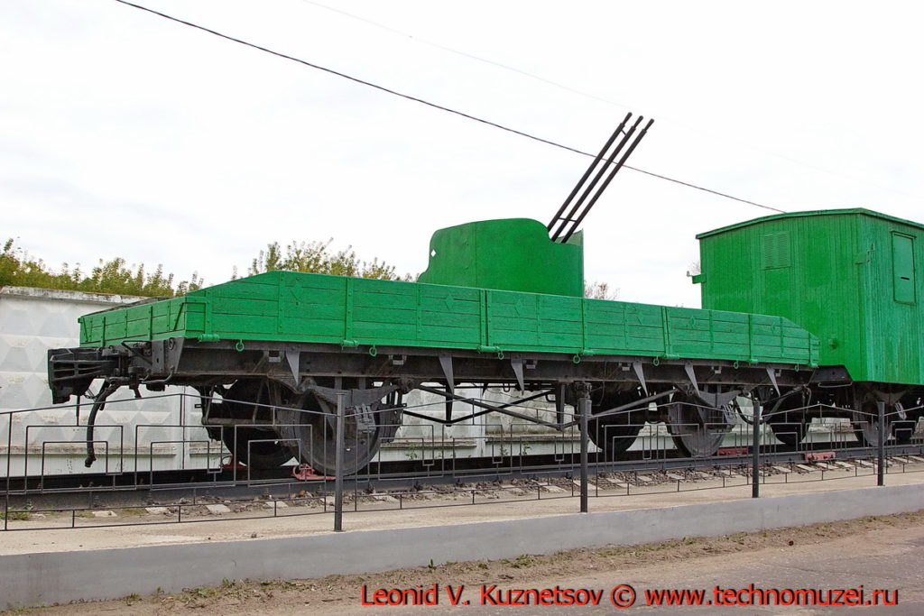 Зенитная платформа на памятнике железнодорожникам в Мценске