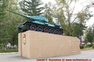 Танк Т-34-85 памятник в сквере танкистов в Мценске