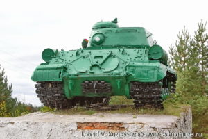 Памятник танк ИС-2 у деревни Одинок