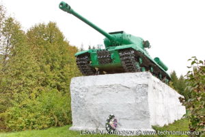 Памятник танк ИС-2 у деревни Одинок