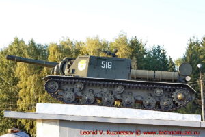 Памятник ИСУ-152 в селе Сосково Орловской области