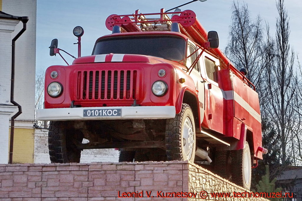 Памятник пожарному ГАЗону в Костроме