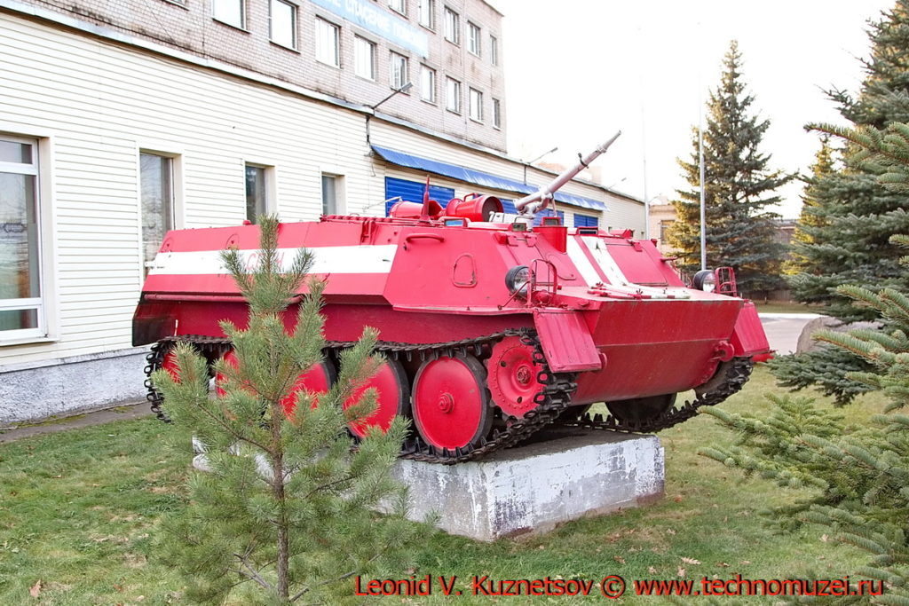 Памятник пожарному вездеходу ГТ-МУ в Костроме
