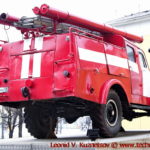 Памятник пожарным автоцистерна ПМГ-19 перед областным управлением МЧС во Владимире