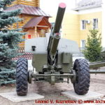 Гаубица М-30 перед областным управлением МЧС во Владимире