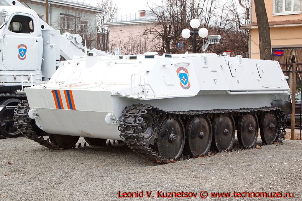 Транспортер ГТ-МУ РХМ-2 перед областным управлением МЧС во Владимире