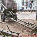 Пушка Д-48 перед областным управлением МЧС во Владимире