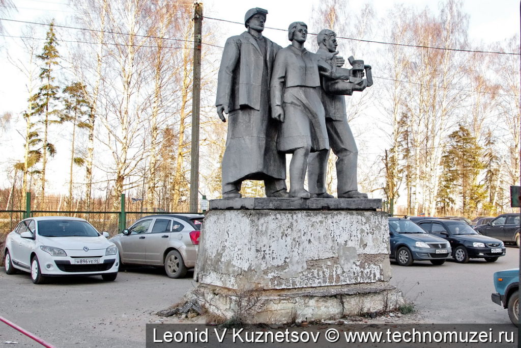 Памятник металлургам в Костроме