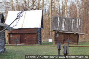 Амбары из деревни Собакино в этнографическом музее Костромская слобода