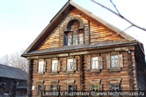Дом крестьянина-лесопромышленника Липатова в этнографическом музее Костромская слобода