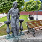Скульптура Николая Лескова в Литературном сквере у Орловского ГРИНН Центра