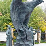 Скульптура Орел-основатель в Орловском ГРИНН Центре