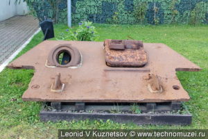 Фрагменты танков с мест боев в музее танка Т-34