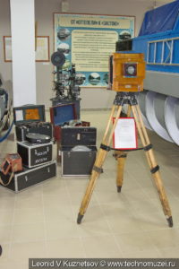 Фотокамера ФК-18х24 и звукомонтажный аппарат КИНАП в музее ЗиЛ в Сокольниках