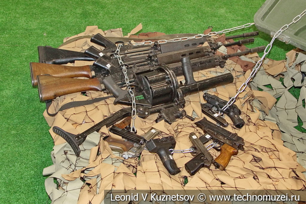 Автоматическое оружие на выставке сирийских трофеев в парке Патриот