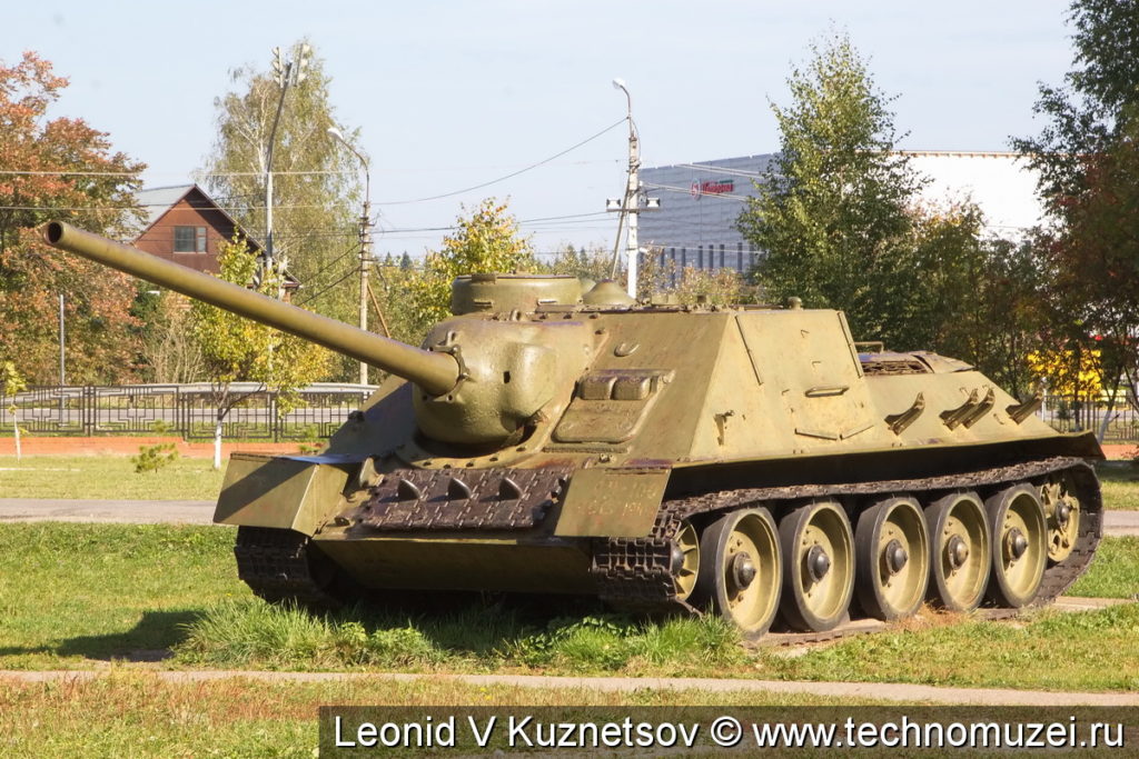 Самоходная артиллерийская установка СУ-100 в Ленино-Снегиревском военно-историческом музее