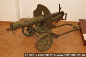 Пулемет Максим и бронещиток в Ленино-Снегиревском военно-историческом музее