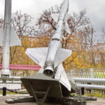 Пусковая установка СМ-90 с ракетой комплекса С-75М "Волхов" в музее войск ПВО в Балашихе