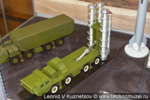 Модели установок и ракет комплекса С-300 в музее войск ПВО в Балашихе