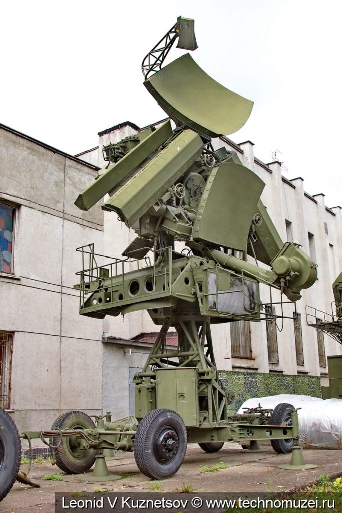Антенный пост станции наведения ракет модернизированного комплекса С-125М "Нева-М" в музее войск ПВО в Балашихе