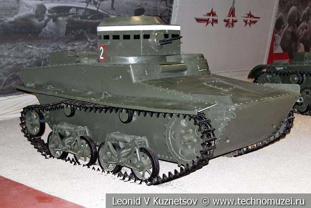 Малый плавающий танк Т-37А в музейном комплексе парка Патриот