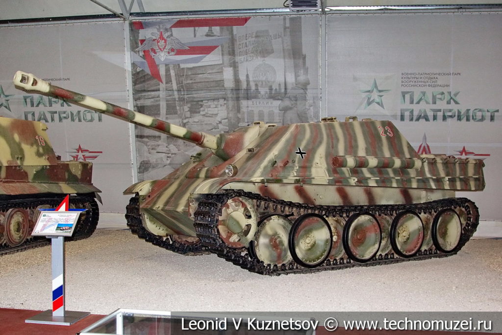 88-мм немецкий истребитель танков Jagdpanther в музейном комплексе парка Патриот