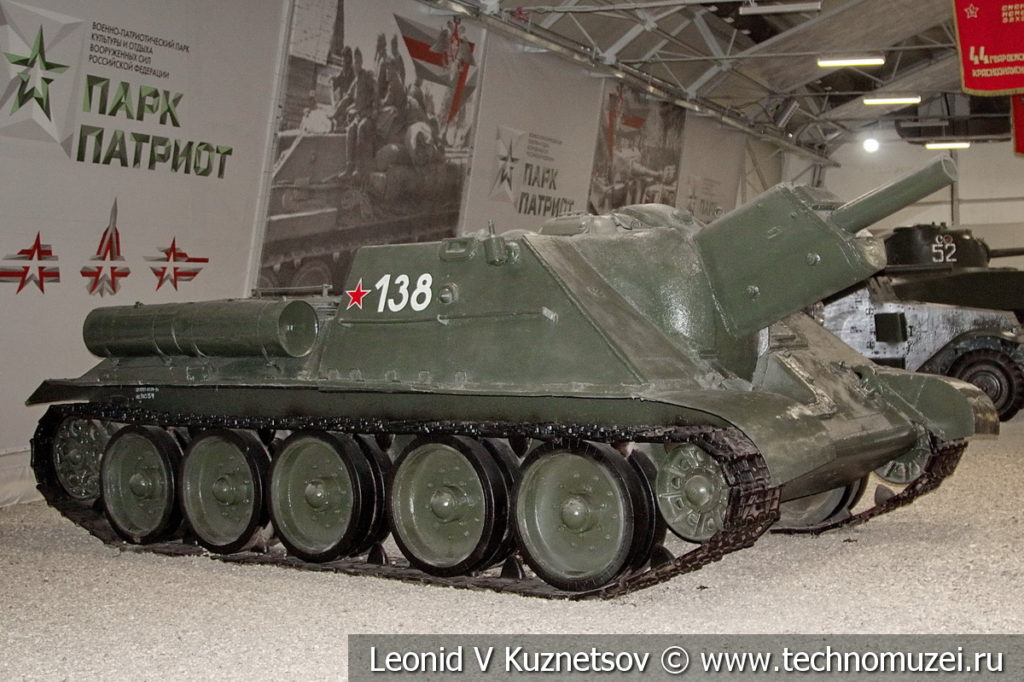 122-мм самоходная артиллерийская установка СУ-122 в музейном комплексе парка Патриот