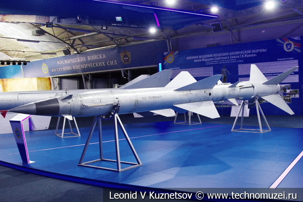 Зенитная ракета комплекса С-75 (модели 11Д и 20Д) в музейном комплексе парка Патриот