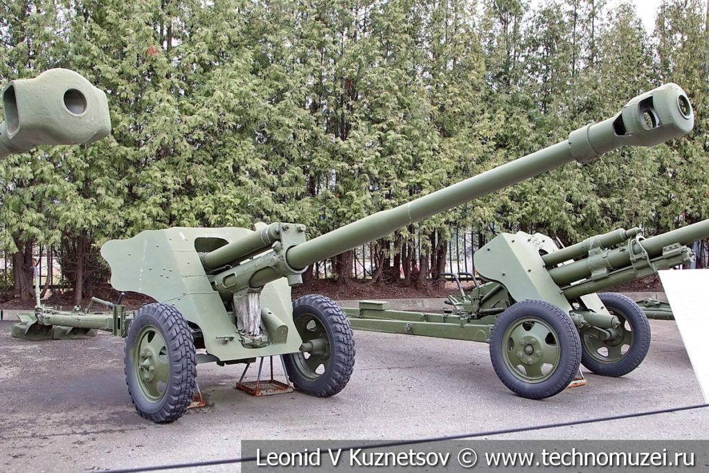 85-мм опытная противотанковая пушка ЗиС-С-8 1945 года в музее Победы на Поклонной горе
